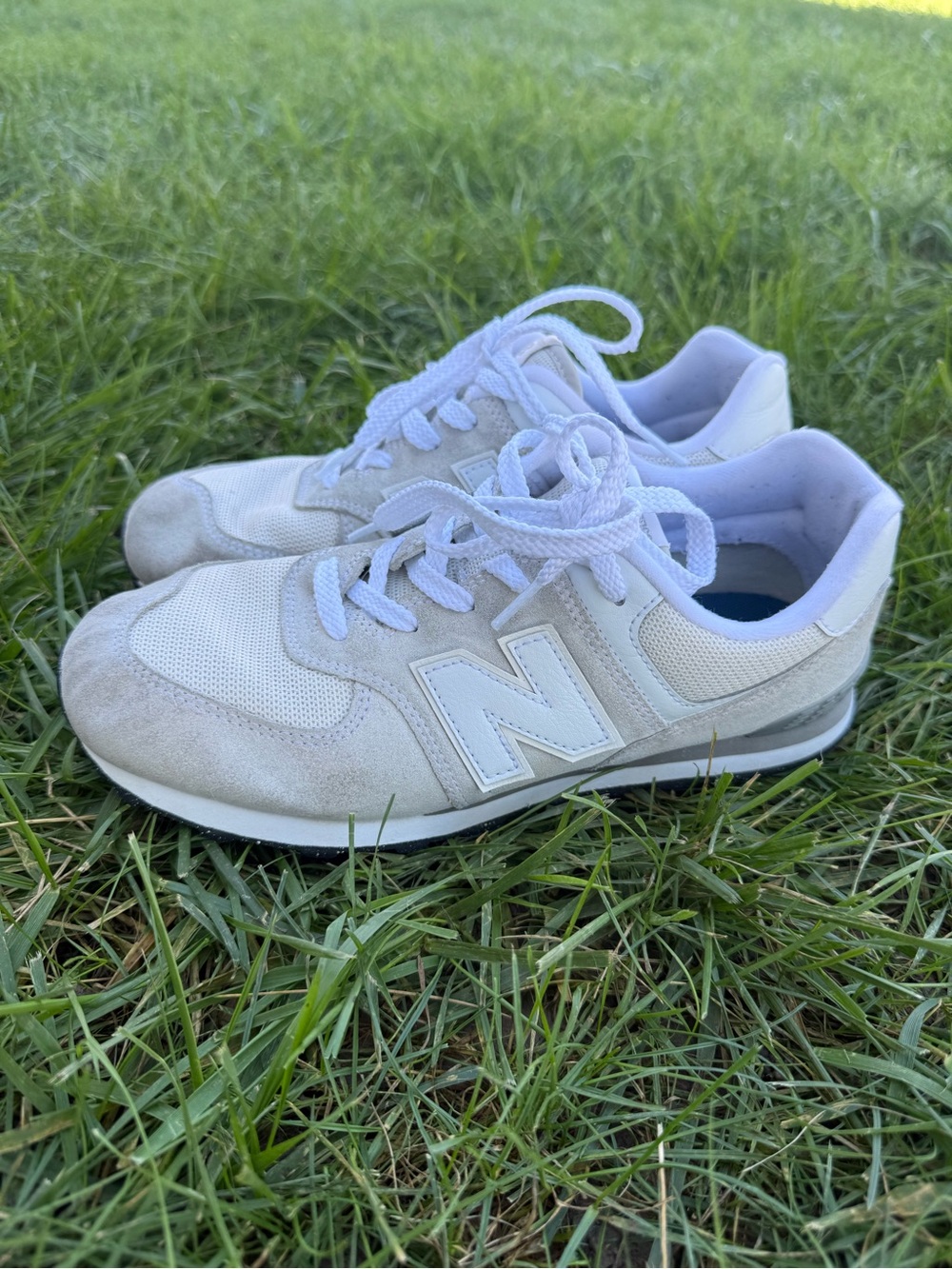 New Balance Woman Off-White and Light Gray Suede & Mesh Sneaker